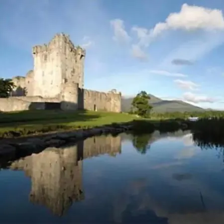 アパート V93c9r0 Stone View Wonderful Spacious Two Bed Attic Private Entrance Private Bathroom With Kitchenette *