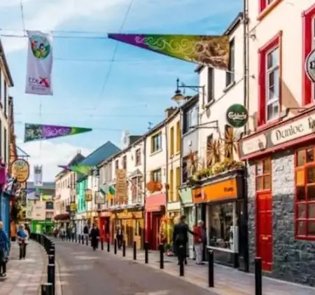 アパート V93c9r0 Stone View Wonderful Spacious Two Bed Attic Private Entrance Private Bathroom With Kitchenette