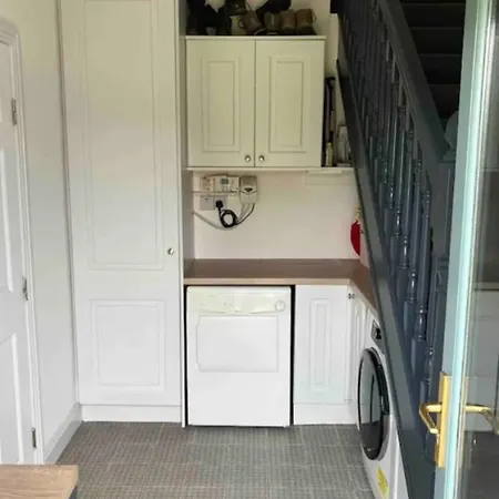 V93c9r0 Stone View Wonderful Spacious Two Bed Attic Private Entrance Private Bathroom With Kitchenette Διαμέρισμα *