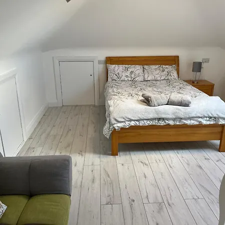 V93c9r0 Stone View Wonderful Spacious Two Bed Attic Private Entrance Private Bathroom With Kitchenette Κιλάρνεϊ