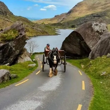 V93c9r0 Stone View Wonderful Spacious Two Bed Attic Private Entrance Private Bathroom With Kitchenette * Killarney