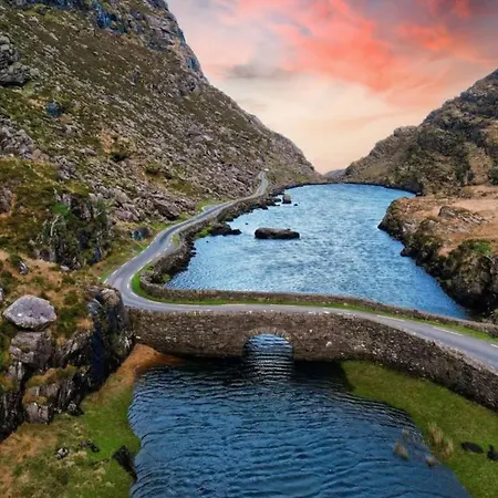 Apartamento V93c9r0 Stone View Wonderful Spacious Two Bed Attic Private Entrance Private Bathroom With Kitchenette