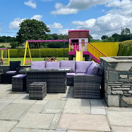 V93c9r0 Stone View Wonderful Spacious Two Bed Attic Private Entrance Private Bathroom With Kitchenette キラーニー