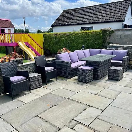 V93c9r0 Stone View Wonderful Spacious Two Bed Attic Private Entrance Private Bathroom With Kitchenette *